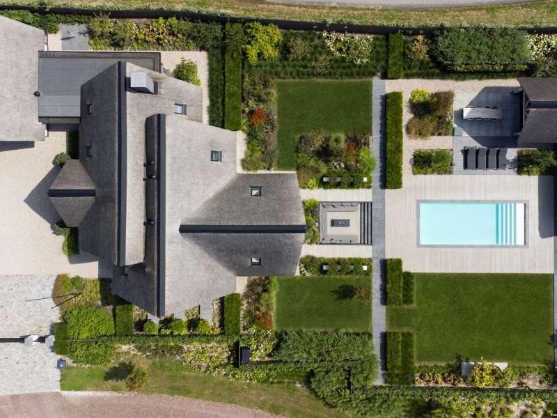 Vrijstaande villa met poolhouse