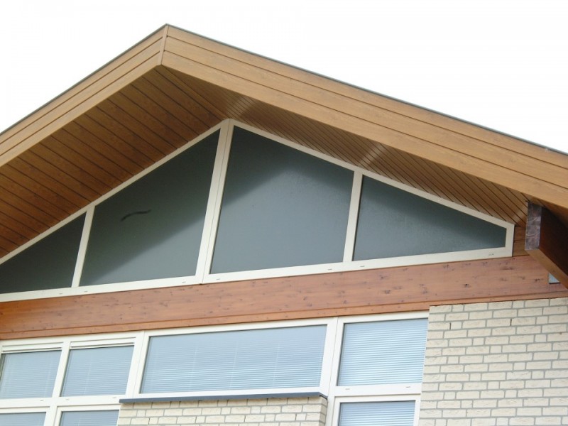 Woning met houten gevelaccenten