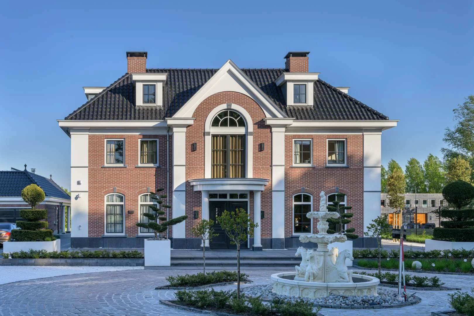 Stijlvolle, statige vrijstaande villa